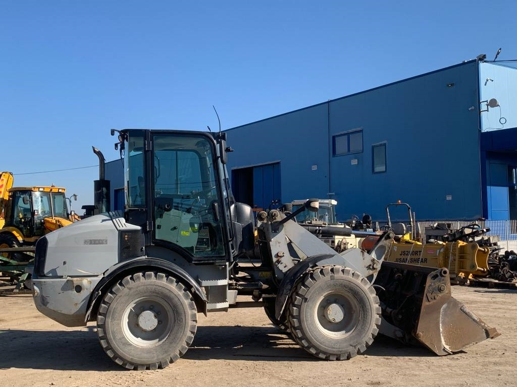 Wiellader CAT 908H