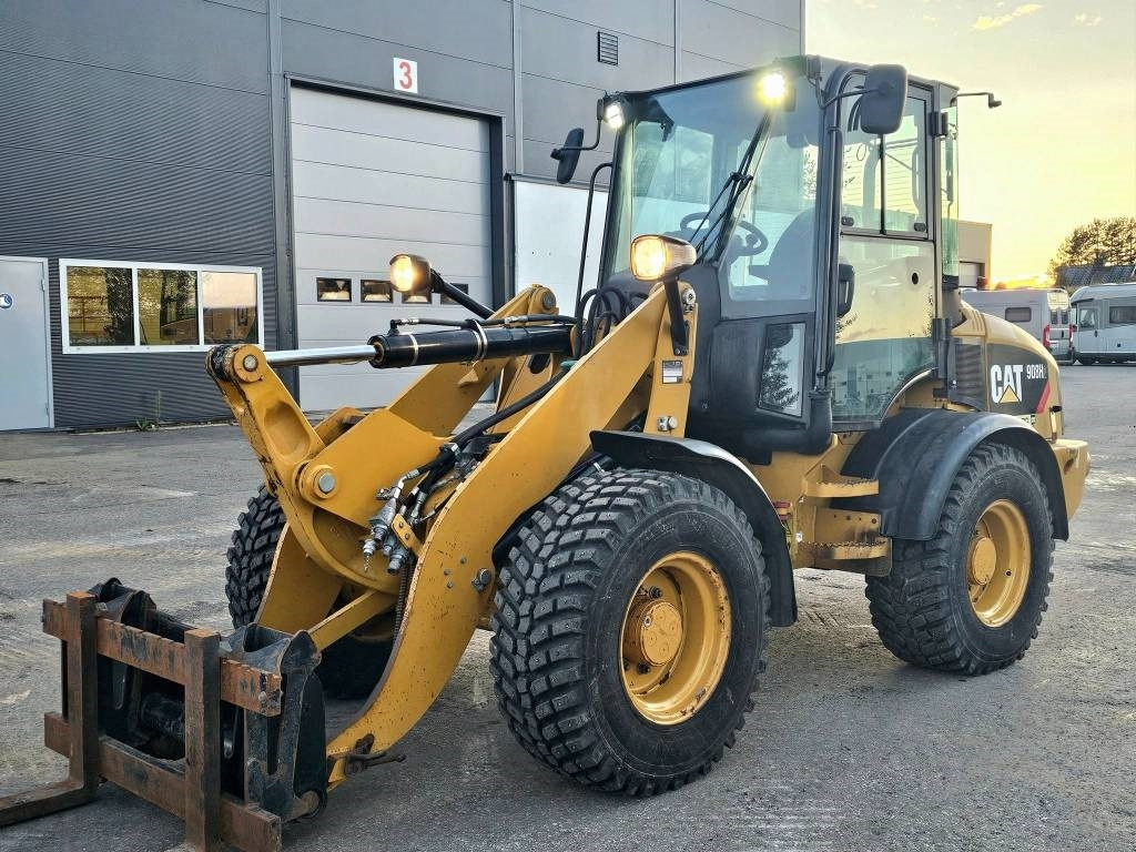 Wiellader CAT 908 H 2