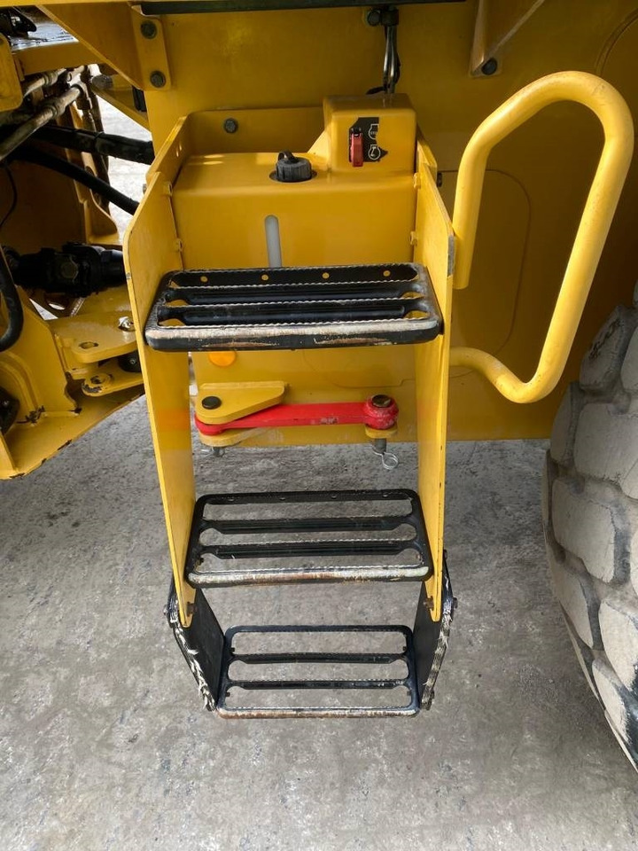 Wiellader CAT 938 M (Bucket + Forks)