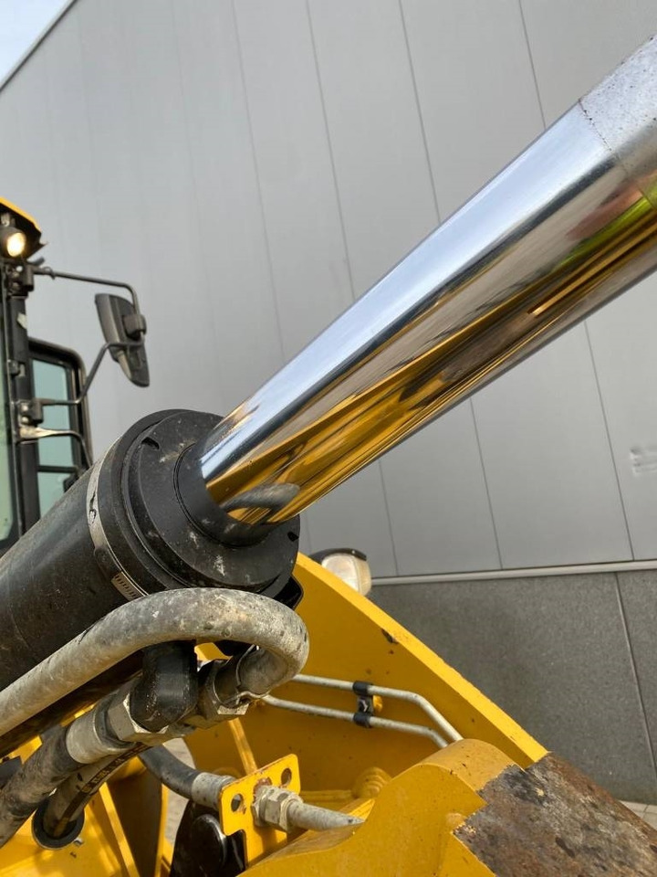 Wiellader CAT 938 M (Bucket + Forks)