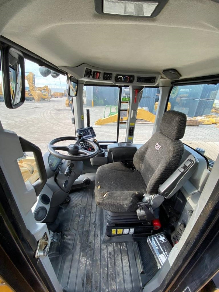 Wiellader CAT 938 M (Bucket + Forks)