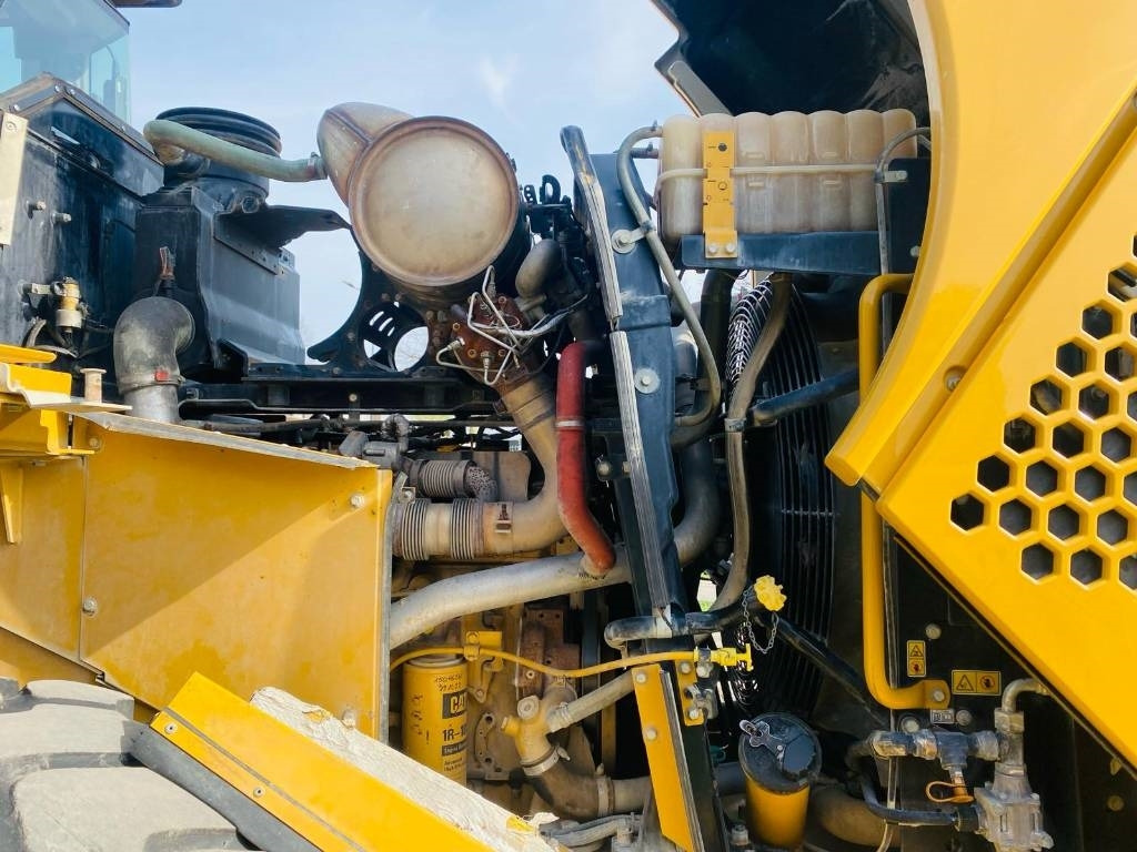 Wiellader CAT 966k xe
