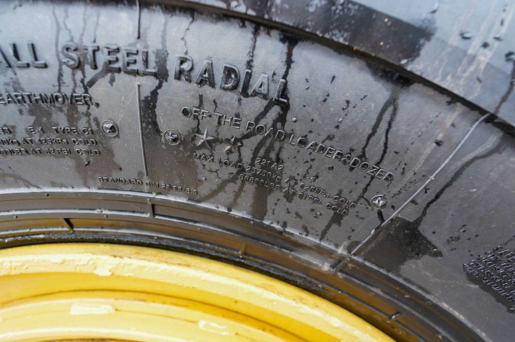 Wiellader CAT 982M UUDET RENKAAT