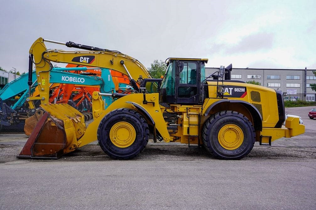 Wiellader CAT 982M UUDET RENKAAT