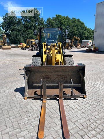 Wiellader Cat 906M