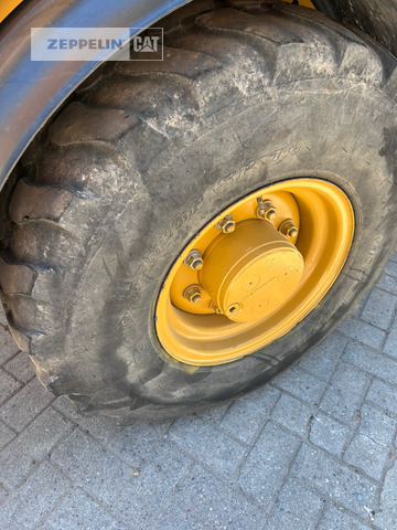 Wiellader Cat 906M