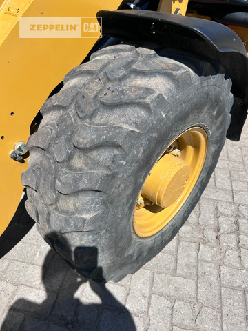 Wiellader Cat 906M