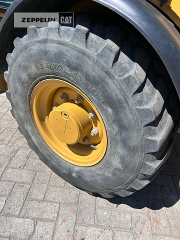 Wiellader Cat 906M