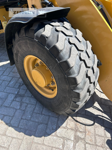 Wiellader Cat 906M