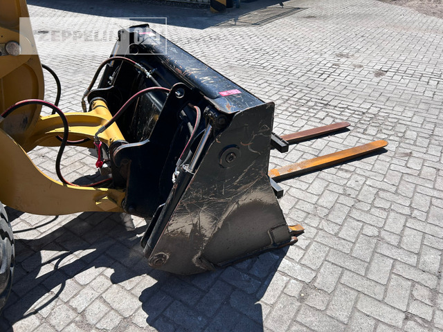 Wiellader Cat 906M