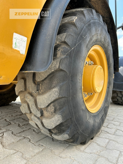 Wiellader Cat 906M