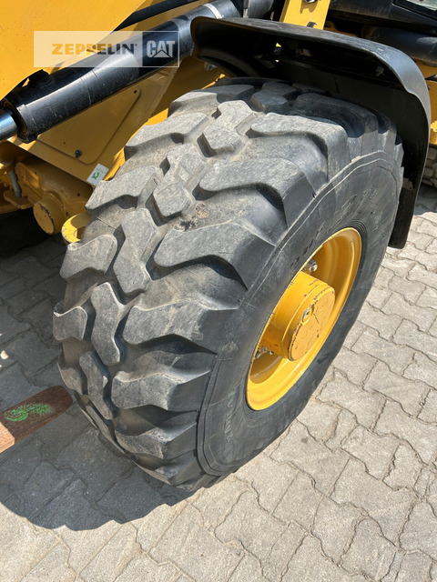 Wiellader Cat 906M