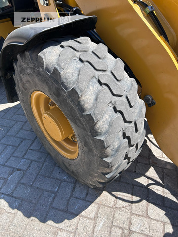 Wiellader Cat 906M