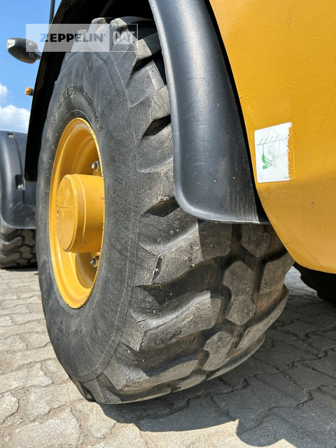 Wiellader Cat 906M