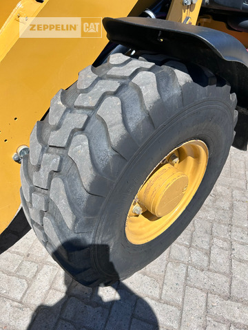 Wiellader Cat 906M