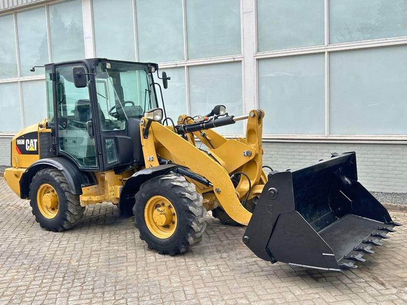 Wiellader Cat 906 M     2016