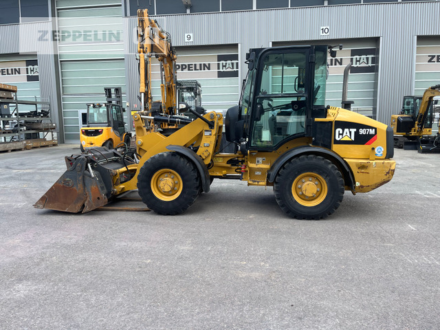 Wiellader Cat 907M