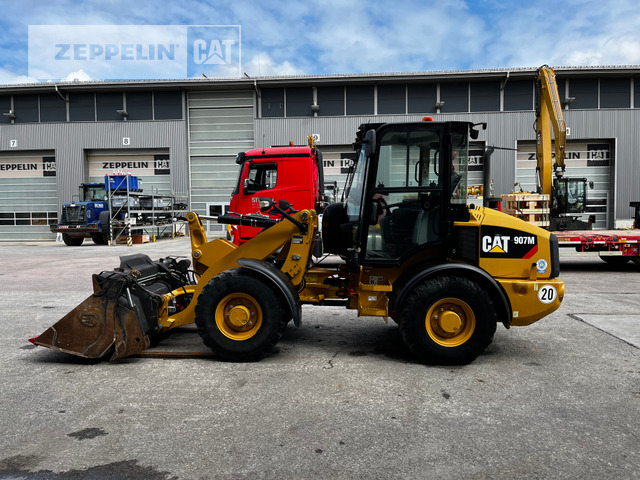 Wiellader Cat 907M