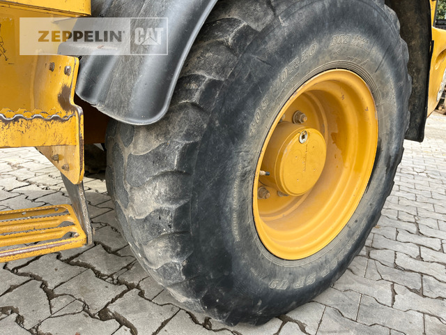 Wiellader Cat 908M