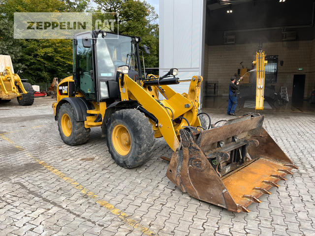 Wiellader Cat 908M