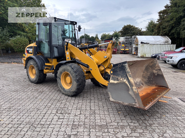 Wiellader Cat 908M