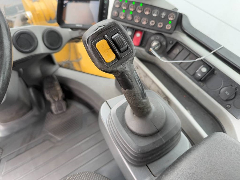 Wiellader Cat 938K - German German / Backup Camera