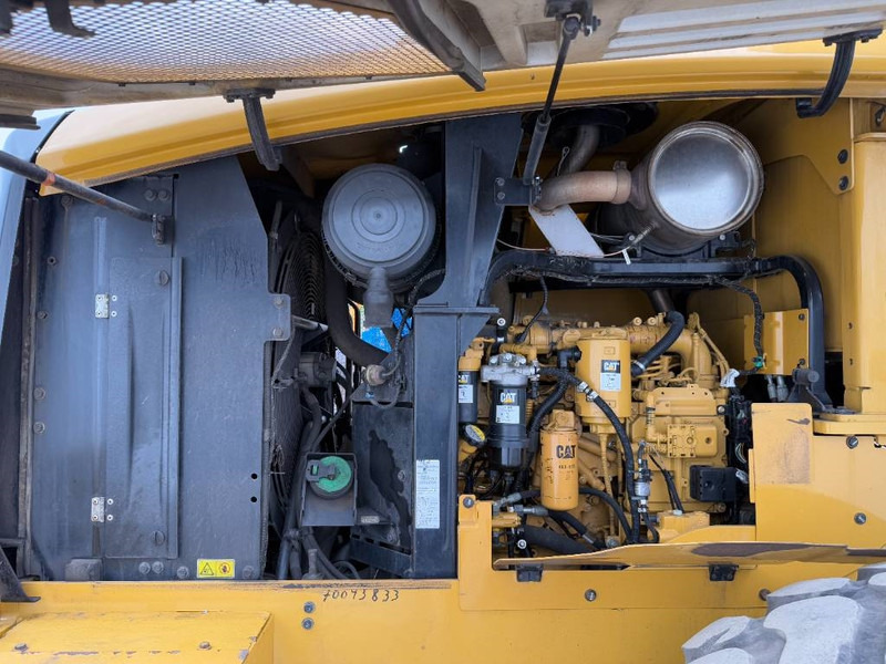 Wiellader Cat 938K - German German / Backup Camera