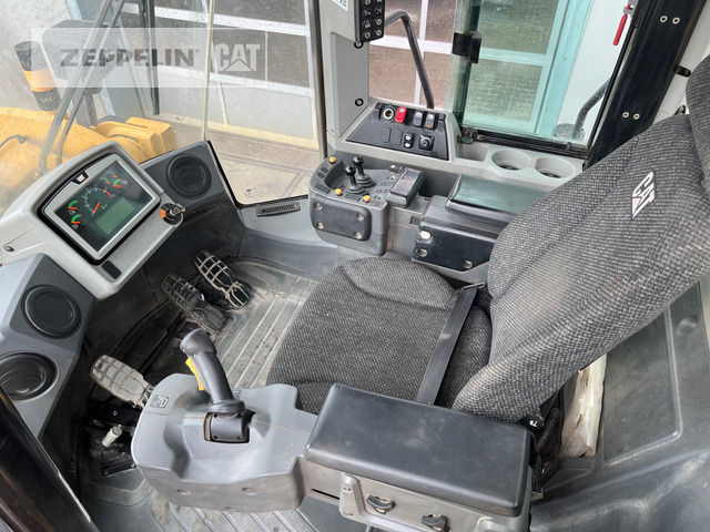 Wiellader Cat 962M
