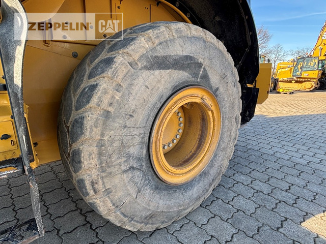 Wiellader Cat 966M
