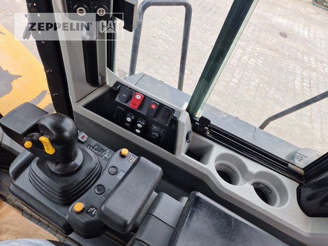 Wiellader Cat 966M