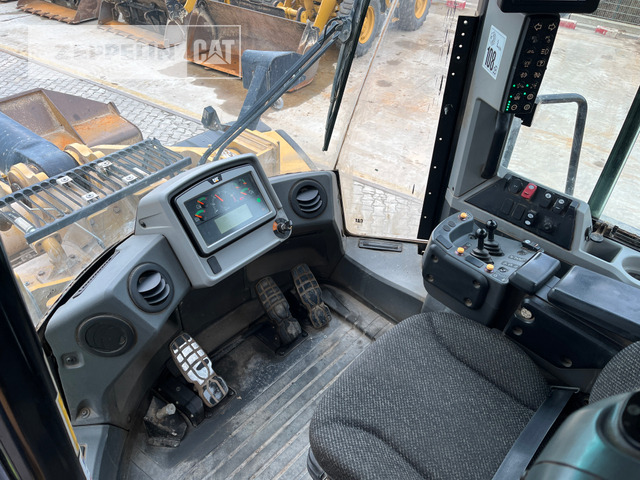 Wiellader Cat 966M