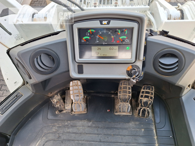 Wiellader Cat 966M