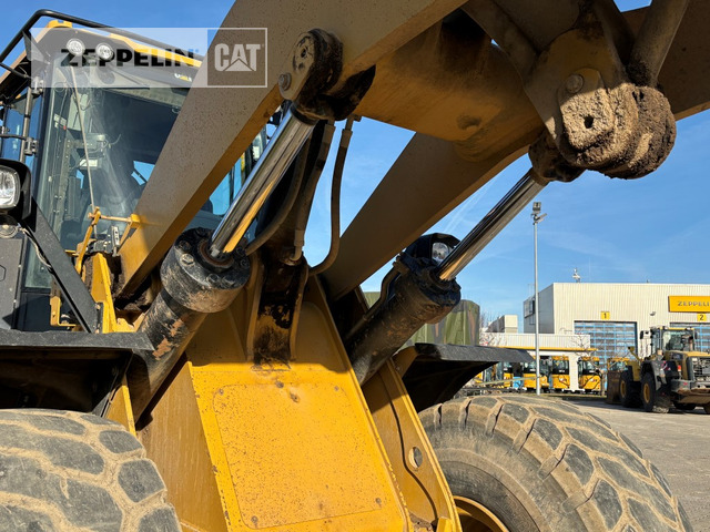 Wiellader Cat 966M