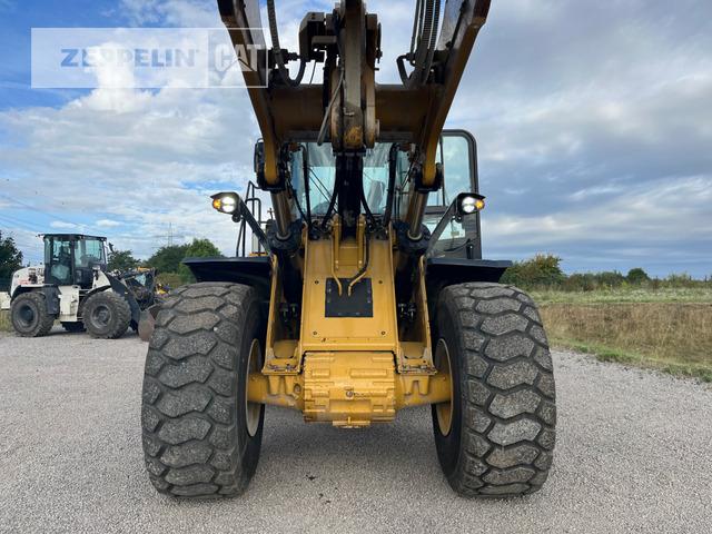 Wiellader Cat 966M