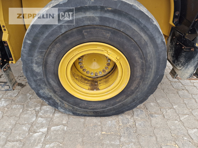 Wiellader Cat 966M