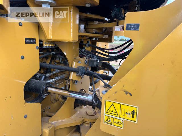 Wiellader Cat 966M