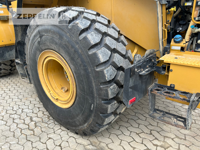 Wiellader Cat 966M