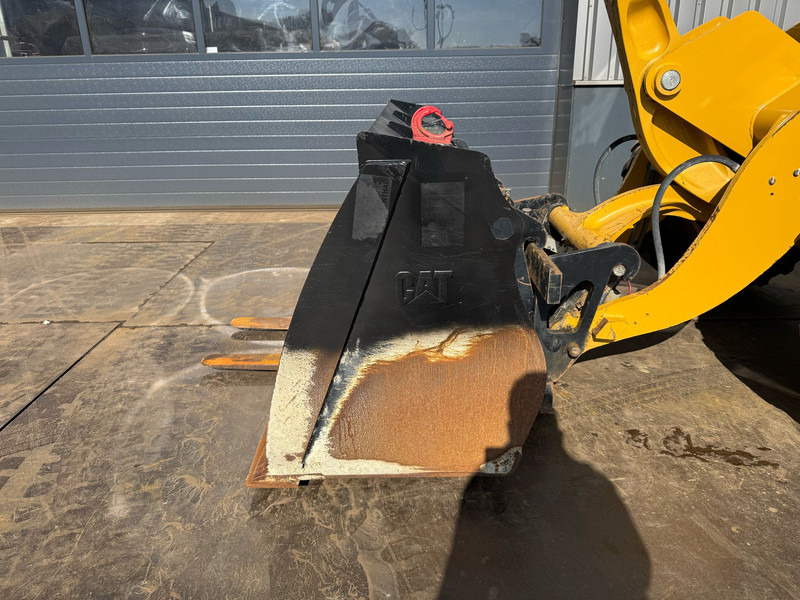 Wiellader Caterpillar 908M