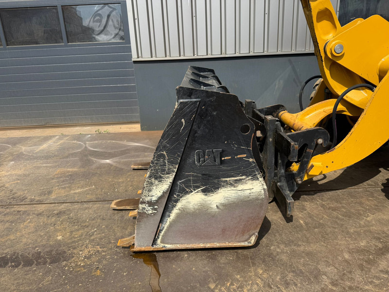 Wiellader Caterpillar 908M