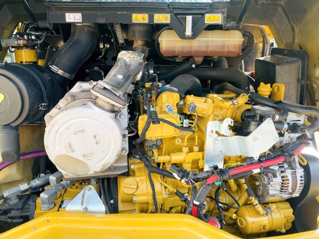 Wiellader Caterpillar 908M (3893)