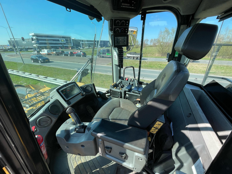 Wiellader Caterpillar 972M XE - CE / new tires / new bucket edge