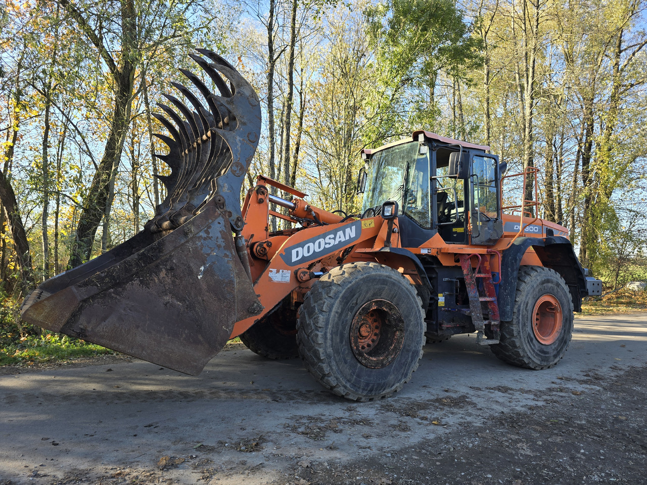 Wiellader DOOSAN DL300-3 z WAGĄ