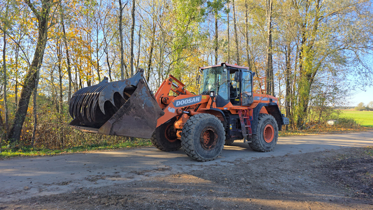 Wiellader DOOSAN DL300-3 z WAGĄ