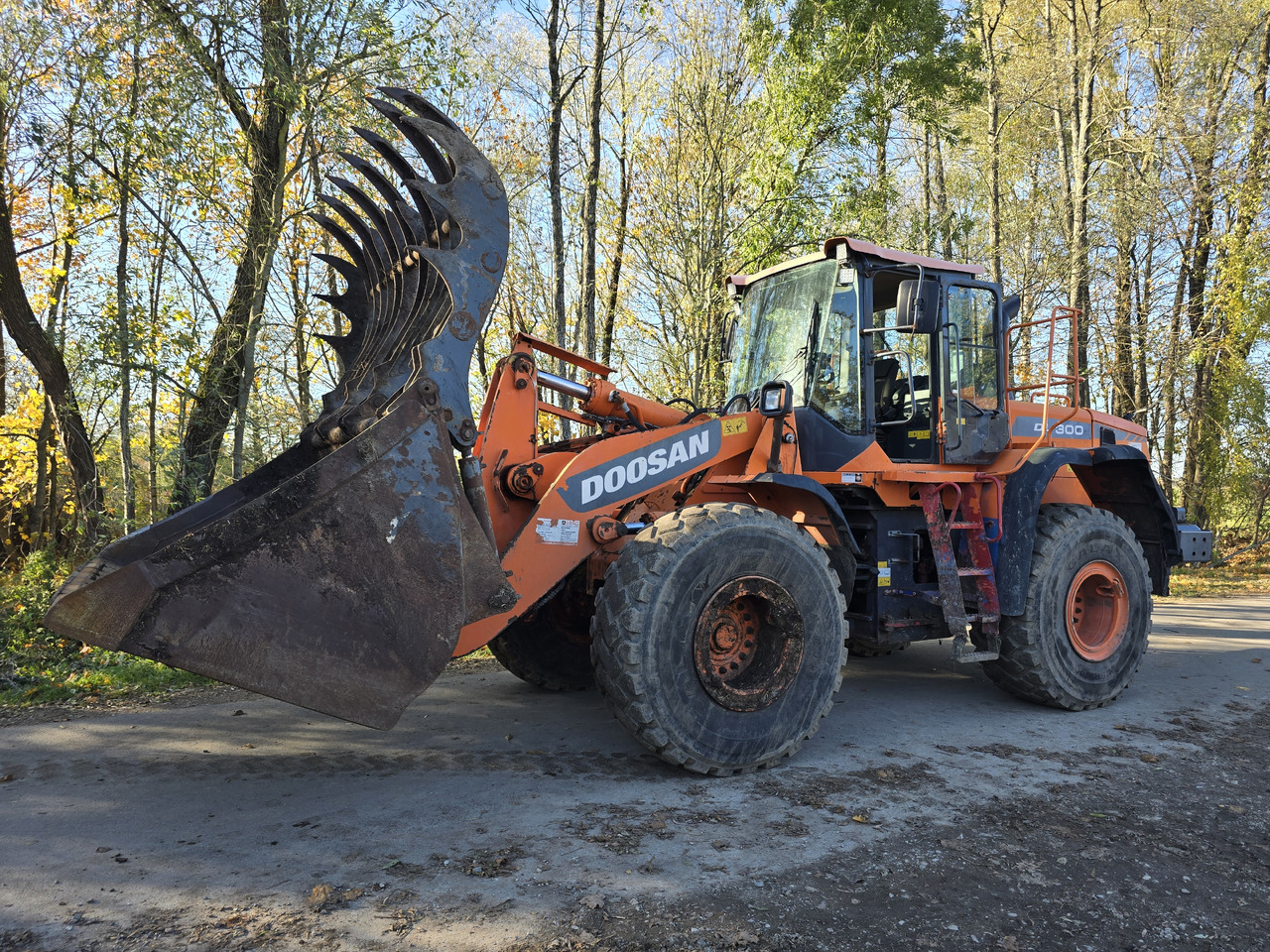 Wiellader DOOSAN DL300-3 z WAGĄ