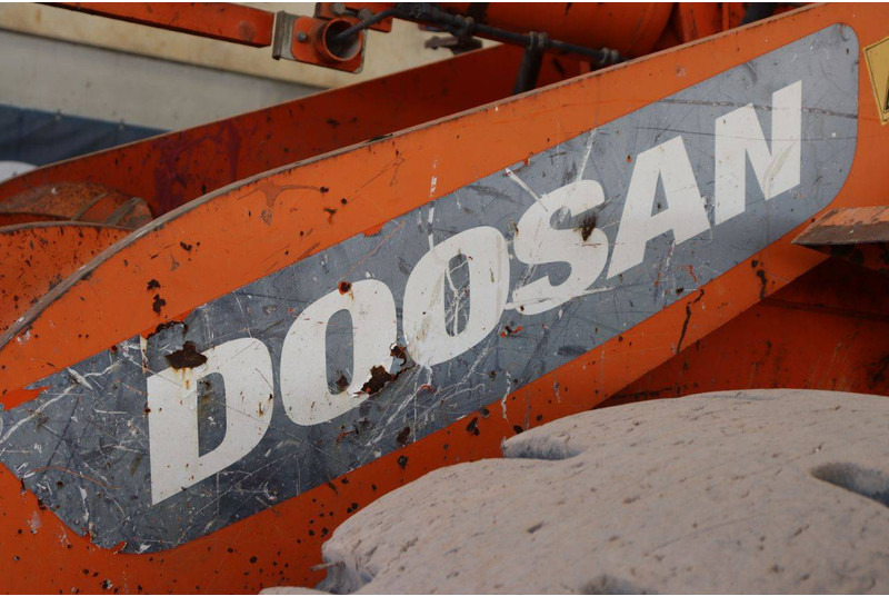 Wiellader Doosan DL300