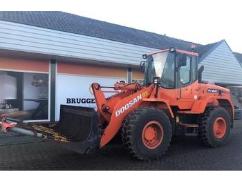 Wiellader Doosan DL 200 shovel