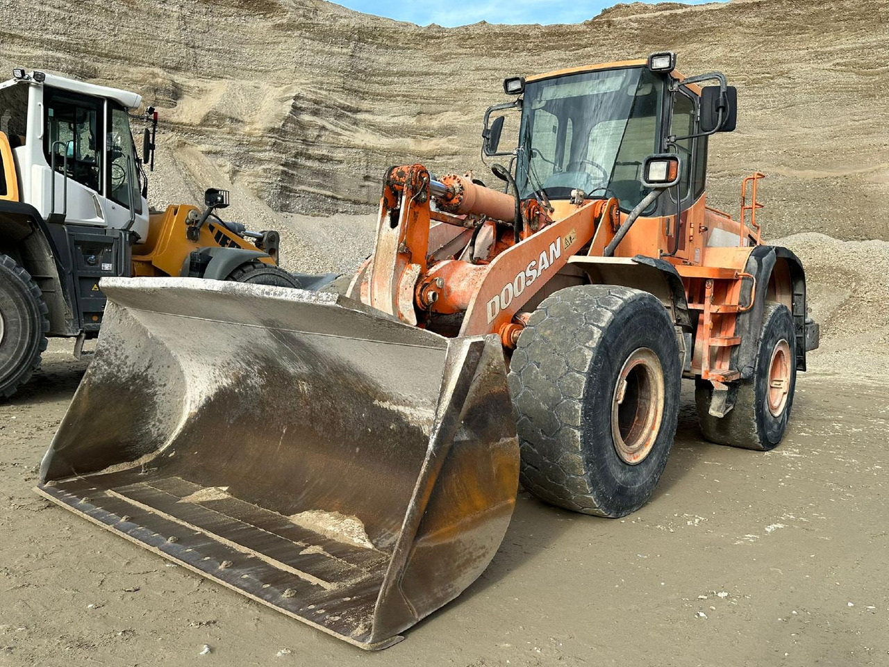 Wiellader Doosan DL 300