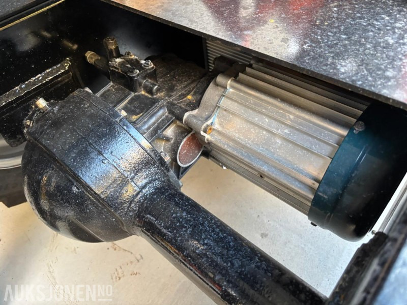 Wiellader ELEKTRISK HJULLASTER. 1T LØFTEKAPASITET. MANUEL OG RADIOSTYRT