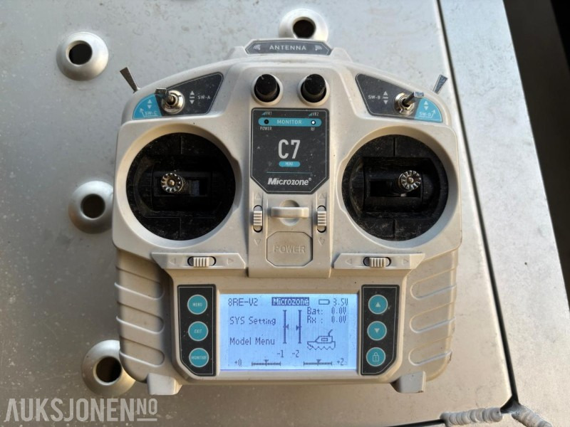 Wiellader ELEKTRISK HJULLASTER. 1T LØFTEKAPASITET. MANUEL OG RADIOSTYRT