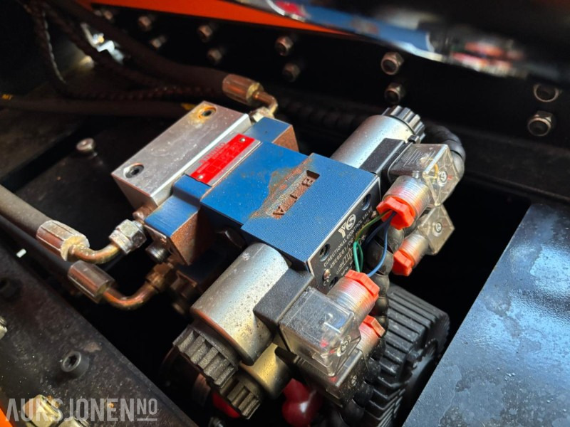 Wiellader ELEKTRISK HJULLASTER. 1T LØFTEKAPASITET. MANUEL OG RADIOSTYRT